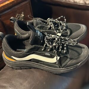 Vans Ultrarange EXO Ultracush Sneakers Men Size 7, Women Size 8.5